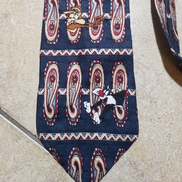 Vintage Looney Tunes Mania Handmade Embroidered Silk Paisley Tie - Picture 2 of 4